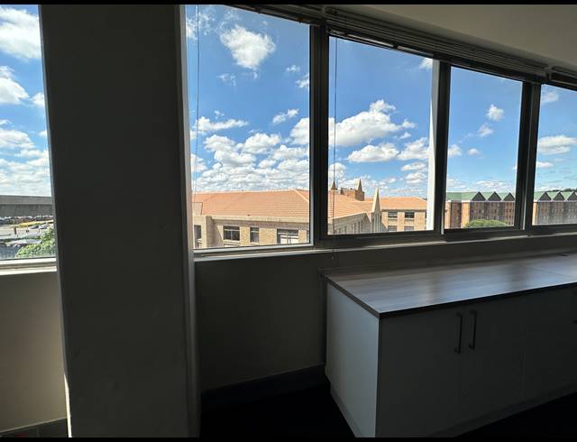 110M² OFFICE TO LET IN CENTURION CENTRAL